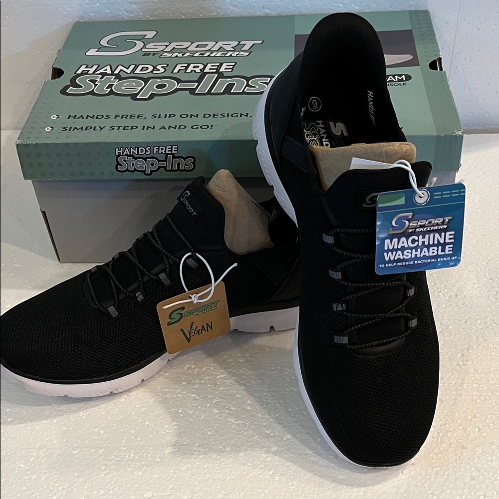 💕Skechers Black and White Slip-On Sneakers